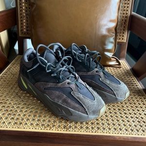 Yeezy 700 mauve men’s 10.5